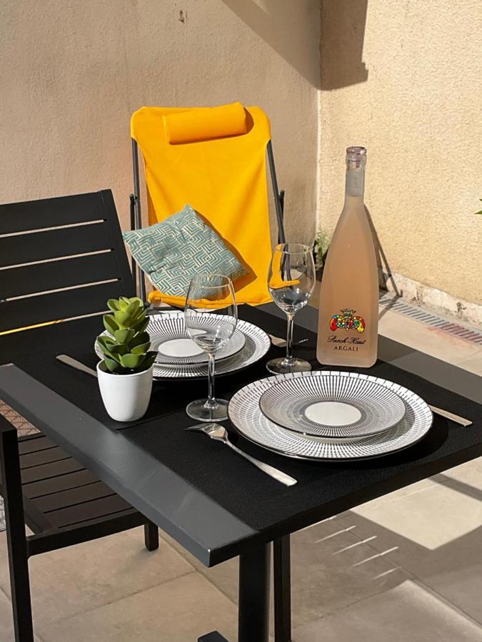 Appartement Pour 2 Avec Terrasse Au Pied De La Cité : Ma Pierre à L’édifice *